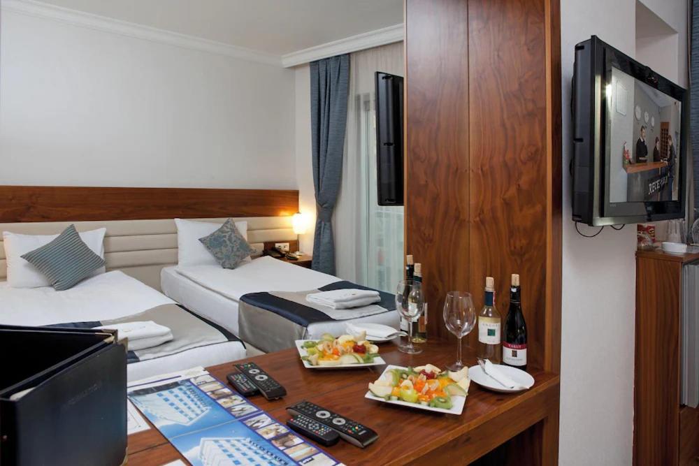 Demir Otel Bornova Exterior photo